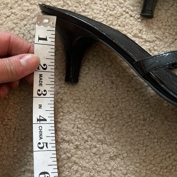 Cute short heeled sandals - Picture 4 of 6